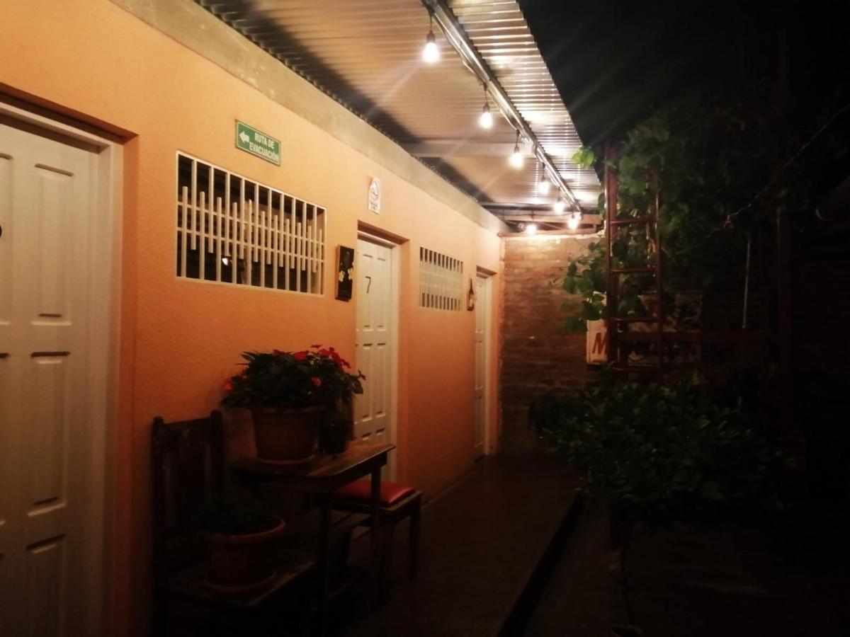 Hostal Mariella Estelí エクステリア 写真