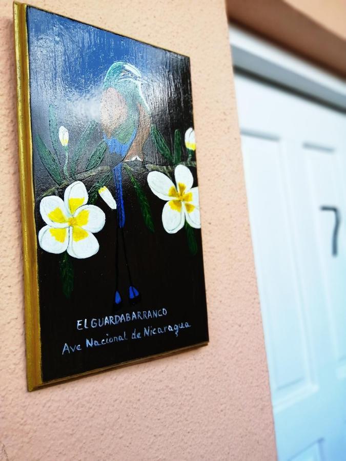 Hostal Mariella Estelí エクステリア 写真